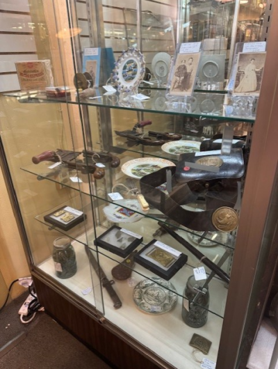 Sly Toms Antiques & Collectibles01